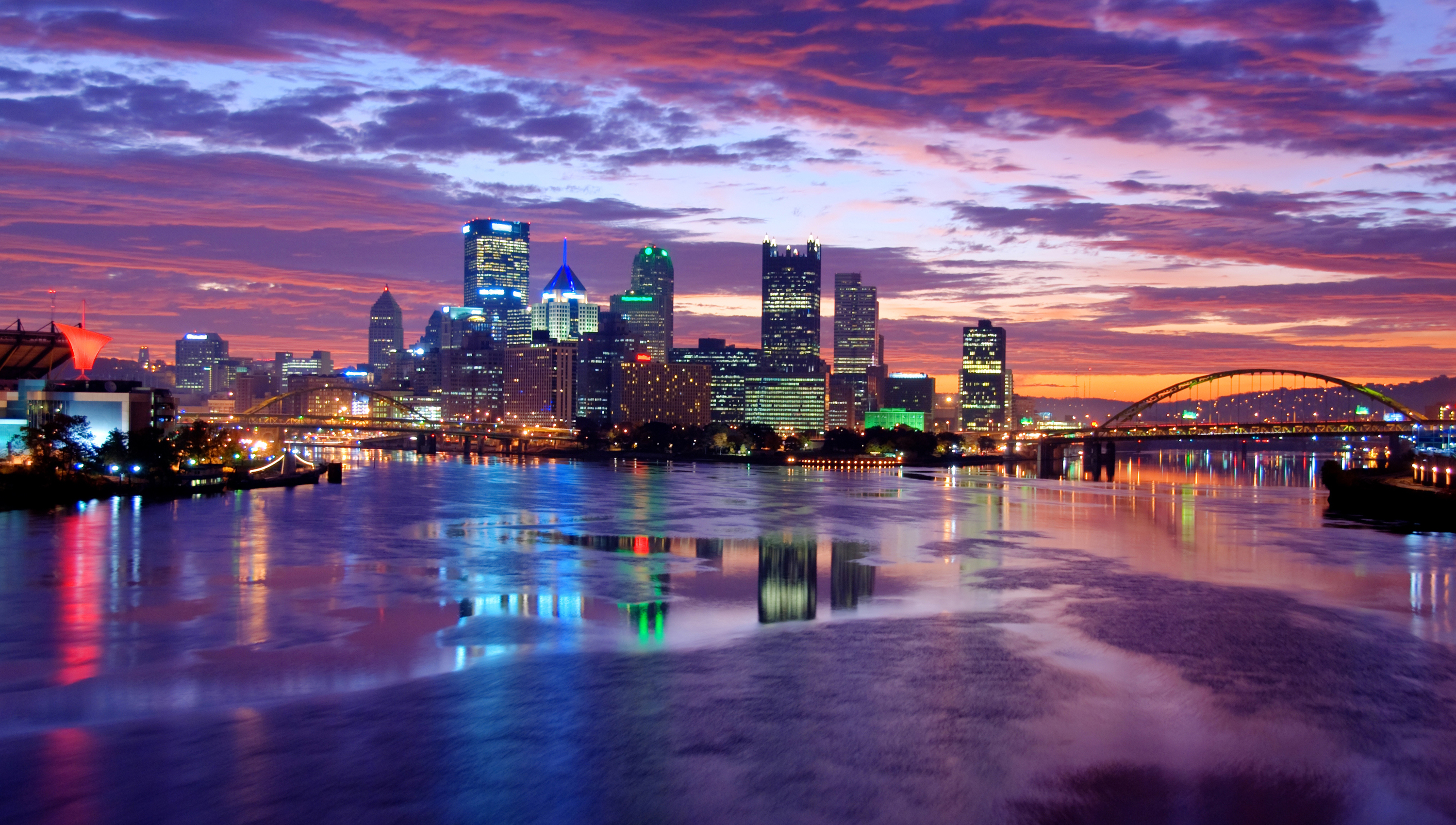 Image of the skyline of the City of Pittsburgh at night